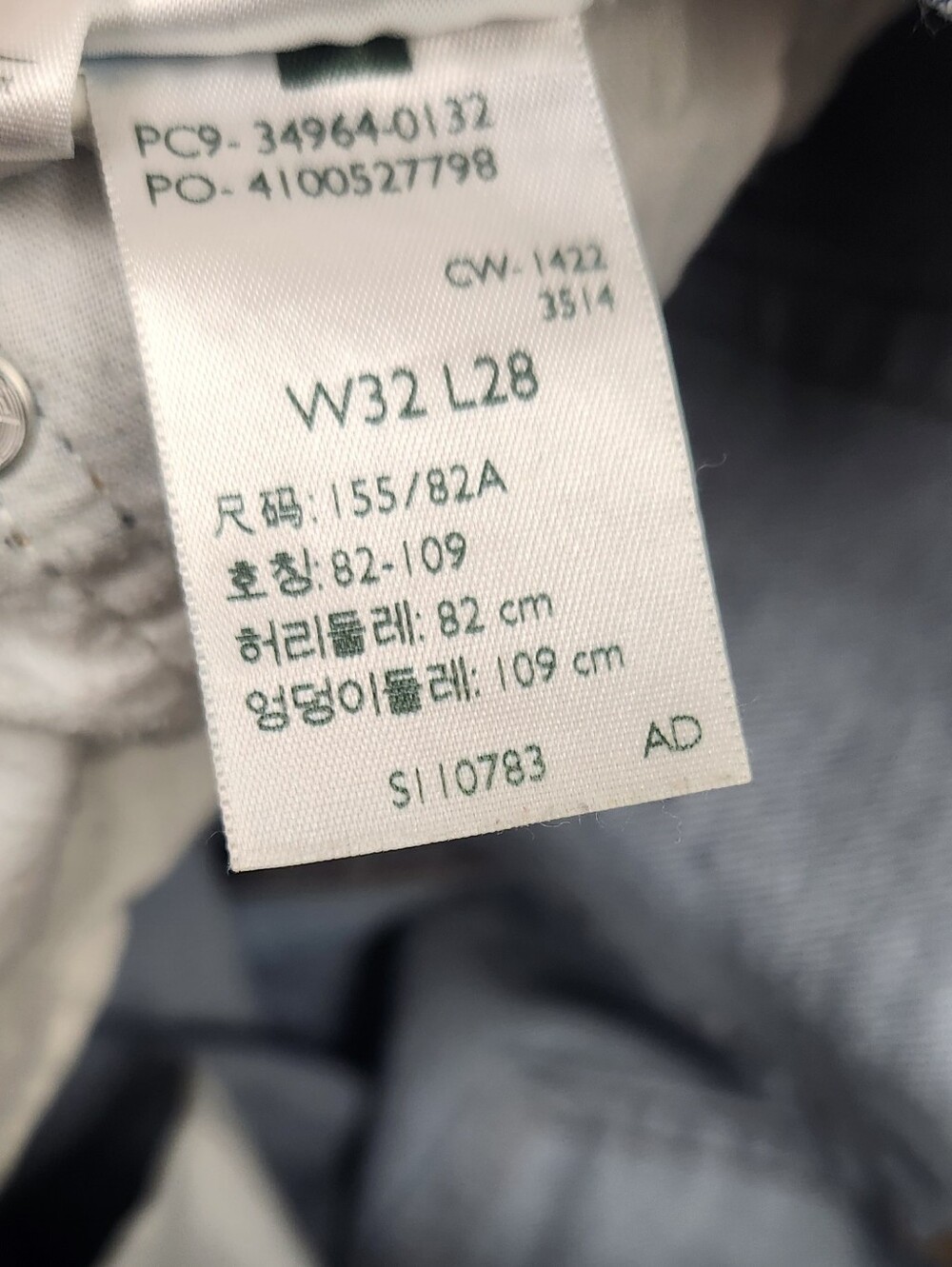 Levis Wedgie Strap Light Wash Distressed Style Denim Jeans. 32 × 28 - Picture 6 of 12
